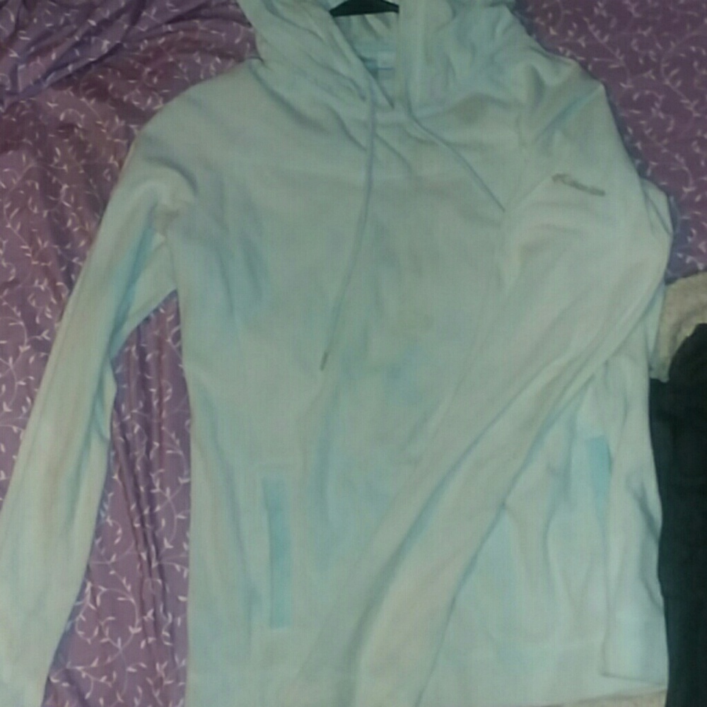 Light blue Columbia pull over